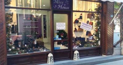 &Lambda;ή&mu;&nu;&omicron;&sigmaf;: 10&eta;&mu;&epsilon;&rho;&omicron; &gamma;&iota;&omicron;&rho;&tau;&iota;&nu;ώ&nu; &pi;&rho;&omicron;&sigma;&phi;&omicron;&rho;ώ&nu; &sigma;&tau;&omicron; Miss House!