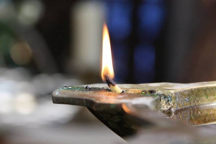 Δεν είναι δυνατόν! (Μια διαφορετική άποψη για τον Νίκο Δήμου, το Άγιον Φως και την αντίδραση κάποιων εκκλησιαστικών προσώπων)