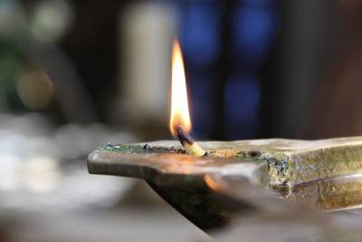 Δεν είναι δυνατόν! (Μια διαφορετική άποψη για τον Νίκο Δήμου, το Άγιον Φως και την αντίδραση κάποιων εκκλησιαστικών προσώπων)