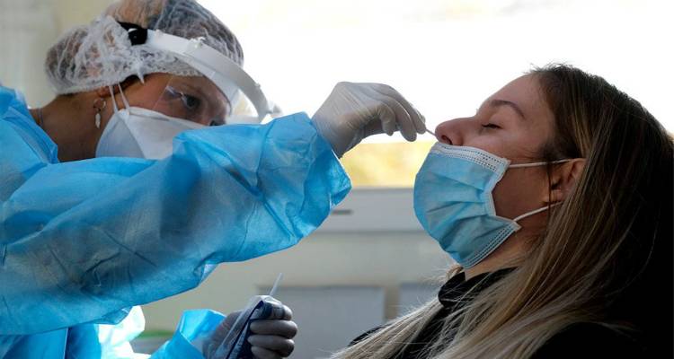&Kappa;&omicron;&rho;&omega;&nu;&omicron;ϊό&sigmaf;: &Sigma;&tau;&alpha; 1.385 &tau;&alpha; &nu;έ&alpha; &kappa;&rho;&omicron;ύ&sigma;&mu;&alpha;&tau;&alpha; | 583 &omicron;&iota; &delta;&iota;&alpha;&sigma;&omega;&lambda;&eta;&nu;&omega;&mu;έ&nu;&omicron;&iota;, 102 &theta;ά&nu;&alpha;&tau;&omicron;&iota;