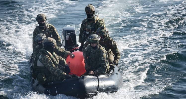 Η Ελλάδα απαντά στην τουρκική προκλητικότητα | Εξέδωσε αντι-Navtex για αεροναυτικές ασκήσεις στην ίδια περιοχή