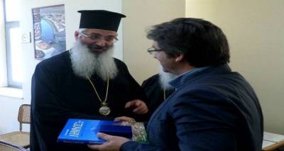 &Omicron;&iota; &Mu;&eta;&tau;&rho;&omicron;&pi;&omicron;&lambda;ί&tau;&epsilon;&sigmaf; &Iota;&epsilon;&rho;ό&theta;&epsilon;&omicron;&sigmaf;, &Nu;&iota;&kappa;ό&lambda;&alpha;&omicron;&sigmaf; &kappa;&alpha;&iota; Ά&nu;&theta;&iota;&mu;&omicron;&sigmaf; &sigma;&tau;&omicron; &Delta;ή&mu;&alpha;&rho;&chi;&omicron; &Lambda;ή&mu;&nu;&omicron;&upsilon;