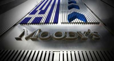&Eta; Moody's &alpha;&nu;&alpha;&beta;ά&theta;&mu;&iota;&sigma;&epsilon; &tau;&iota;&sigmaf; &epsilon;&lambda;&lambda;&eta;&nu;&iota;&kappa;έ&sigmaf; &tau;&rho;ά&pi;&epsilon;&zeta;&epsilon;&sigmaf;