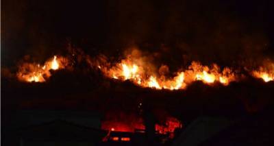 &Delta;&upsilon;&omicron; &phi;&omega;&tau;&iota;έ&sigmaf; &epsilon;&chi;&theta;έ&sigmaf; &sigma;&tau;&eta; &Lambda;ή&mu;&nu;&omicron;