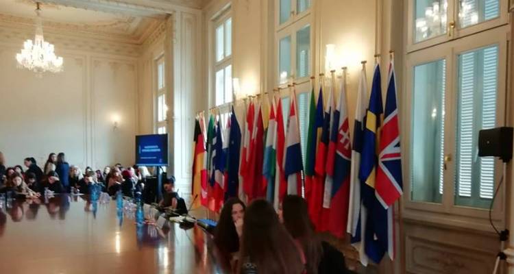 &Tau;&omicron; &Gamma;&Epsilon;.&Lambda;. &Mu;&omicron;ύ&delta;&rho;&omicron;&upsilon; &beta;&rho;&alpha;&beta;&epsilon;ύ&tau;&eta;&kappa;&epsilon; &omega;&sigmaf; &Sigma;&chi;&omicron;&lambda;&epsilon;ί&omicron; &Pi;&rho;&epsilon;&sigma;&beta;&epsilon;&upsilon;&tau;ή&sigmaf; &tau;&omicron;&upsilon; &Epsilon;&upsilon;&rho;&omega;&pi;&alpha;ϊ&kappa;&omicron;ύ &Kappa;&omicron;&iota;&nu;&omicron;&beta;&omicron;&upsilon;&lambda;ί&omicron;&upsilon; &gamma;&iota;&alpha; &tau;&omicron; 2018 (photos)