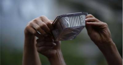 &Delta;&omega;&rho;&epsilon;ά 750.000 &epsilon;&upsilon;&rho;ώ &gamma;&iota;&alpha; &tau;&eta;&nu; &alpha;&nu;&tau;&iota;&mu;&epsilon;&tau;ώ&pi;&iota;&sigma;&eta; &tau;&eta;&sigmaf; &pi;&rho;&omicron;&sigma;&phi;&upsilon;&gamma;&iota;&kappa;ή&sigmaf; &kappa;&rho;ί&sigma;&eta;&sigmaf; &sigma;&tau;&eta;&nu; &Epsilon;&lambda;&lambda;ά&delta;&alpha;