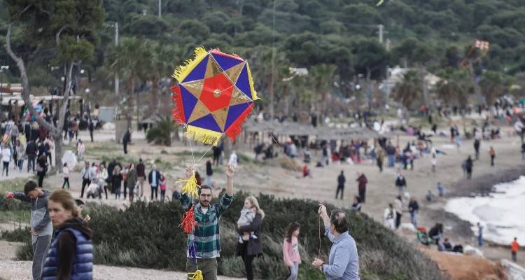 Καθαρά Δευτέρα: Χαρταετός, λαϊκές αγορές, ανοιχτά καταστήματα | Οι κανόνες που ισχύουν σήμερα