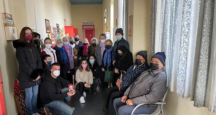 Εορταστική επίσκεψη από το Μουσικό Εργαστήρι Λήμνου στο Κέντρο ημερήσιας φροντίδας ηλικιωμένων