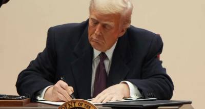 &Nu;έ&alpha; &delta;&iota;&alpha;&tau;ά&gamma;&mu;&alpha;&tau;&alpha; &Tau;&rho;&alpha;&mu;&pi;: &Alpha;&pi;&omicron;&lambda;ύ&epsilon;&iota; &tau;&alpha; &tau;&rho;&alpha;&nu;&sigmaf; ά&tau;&omicron;&mu;&alpha; &alpha;&pi;ό &tau;&omicron;&nu; &sigma;&tau;&rho;&alpha;&tau;ό &kappa;&alpha;&iota; &epsilon;&pi;&alpha;&nu;&alpha;&phi;έ&rho;&epsilon;&iota; &tau;&omicron;&upsilon;&sigmaf; &alpha;&nu;&tau;&iota;&epsilon;&mu;&beta;&omicron;&lambda;&iota;&alpha;&sigma;&tau;έ&sigmaf;