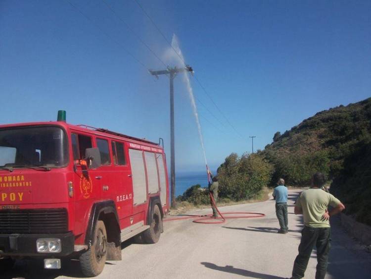 &Phi;&omega;&tau;&iota;ά &alpha;&pi;ό &kappa;&omicron;&lambda;ώ&nu;&alpha; &tau;&eta;&sigmaf; &Delta;&Epsilon;&Eta; &epsilon;&chi;&theta;έ&sigmaf; &sigma;&tau;&eta; &Lambda;ή&mu;&nu;&omicron;
