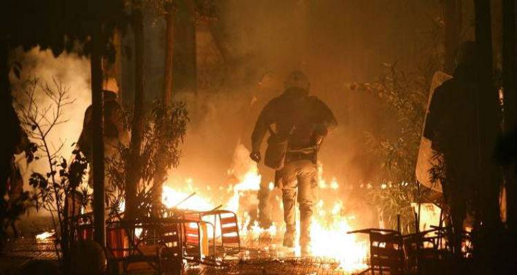 &Pi;&epsilon;&delta;ί&omicron; &mu;ά&chi;&eta;&sigmaf; &tau;&omicron; &Pi;&omicron;&lambda;&upsilon;&tau;&epsilon;&chi;&nu;&epsilon;ί&omicron; | &Kappa;&omicron;&upsilon;&kappa;&omicron;&upsilon;&lambda;&omicron;&phi;ό&rho;&omicron;&iota; έ&kappa;&alpha;&iota;&gamma;&alpha;&nu; &kappa;&alpha;&iota; έ&sigma;&pi;&alpha;&gamma;&alpha;&nu; &alpha;&nu;&epsilon;&nu;ό&chi;&lambda;&eta;&tau;&omicron;&iota;