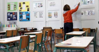 &Kappa;&lambda;&epsilon;ί&nu;&omicron;&upsilon;&nu; &tau;&alpha; &delta;&eta;&mu;&omicron;&tau;&iota;&kappa;ά &sigma;&chi;&omicron;&lambda;&epsilon;ί&alpha; &sigma;&epsilon; ό&lambda;&eta; &tau;&eta;&nu; &Epsilon;&lambda;&lambda;ά&delta;&alpha;, &alpha;&pi;ό &Delta;&epsilon;&upsilon;&tau;έ&rho;&alpha; | &Gamma;&iota;&alpha; &nu;&alpha; &sigma;&tau;&alpha;&mu;&alpha;&tau;ή&sigma;&epsilon;&iota; &eta; &kappa;&iota;&nu;&eta;&tau;&iota;&kappa;ό&tau;&eta;&tau;&alpha; &tau;&omega;&nu; &gamma;&omicron;&nu;έ&omega;&nu;