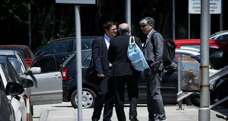 &Sigma;&tau;&eta;&nu; &laquo;&kappa;&rho;&eta;&sigma;ά&rho;&alpha;&raquo; &tau;&omega;&nu; &theta;&epsilon;&sigma;&mu;ώ&nu; &delta;&eta;&mu;&omicron;&sigma;&iota;&omicron;&nu;&omicron;&mu;&iota;&kappa;ό&sigmaf; &chi;ώ&rho;&omicron;&sigmaf; &kappa;&alpha;&iota; &pi;&alpha;&rho;&omicron;&chi;έ&sigmaf;