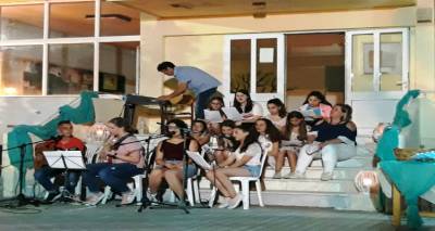 &Gamma;&upsilon;&mu;&nu;ά&sigma;&iota;&omicron; &Mu;&omicron;ύ&delta;&rho;&omicron;&upsilon;: &laquo;&Mu;&epsilon; &tau;&omicron;&nu; &kappa;&alpha;&lambda;ύ&tau;&epsilon;&rho;&omicron; &tau;&rho;ό&pi;&omicron; έ&kappa;&lambda;&epsilon;&iota;&sigma;&epsilon; &eta; &sigma;&chi;&omicron;&lambda;&iota;&kappa;ή &chi;&rho;&omicron;&nu;&iota;ά&raquo;