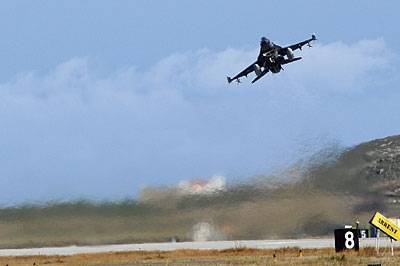 &Tau;&omicron;&nu; &Pi;&rho;&omicron;&sigma;&tau;ά&tau;&eta; &tau;&eta;&sigmaf; &alpha;&epsilon;&rho;&omicron;&pi;&omicron;&rho;ί&alpha;&sigmaf; &tau;&iota;&mu;ά &sigma;ή&mu;&epsilon;&rho;&alpha; &eta; 130 &Sigma;&mu;&eta;&nu;&alpha;&rho;&chi;ί&alpha; &Mu;ά&chi;&eta;&sigmaf;