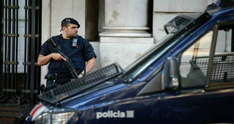 &Iota;&sigma;&pi;&alpha;&nu;&iota;&kappa;ή &Alpha;&sigma;&tau;&upsilon;&nu;&omicron;&mu;ί&alpha;: &Omicron; &delta;&rho;ά&sigma;&tau;&eta;&sigmaf; &tau;&eta;&sigmaf; &tau;&rho;&omicron;&mu;&omicron;&kappa;&rho;&alpha;&tau;&iota;&kappa;ή&sigmaf; &epsilon;&pi;ί&theta;&epsilon;&sigma;&eta;&sigmaf; &sigma;&tau;&eta; &Beta;&alpha;&rho;&kappa;&epsilon;&lambda;ώ&nu;&eta; &pi;&iota;&theta;&alpha;&nu;ό&nu; &zeta;&epsilon;&iota; &kappa;&alpha;&iota; &delta;&iota;&alpha;&phi;&epsilon;ύ&gamma;&epsilon;&iota;