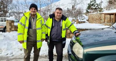 &Pi;&rho;ό&epsilon;&delta;&rho;&omicron;&sigmaf; &Delta;ά&phi;&nu;&eta;&sigmaf;: &Epsilon;&upsilon;&chi;&alpha;&rho;&iota;&sigma;&tau;&epsilon;ί &tau;&eta;&nu; &Pi;&upsilon;&rho;&omicron;&sigma;&beta;&epsilon;&sigma;&tau;&iota;&kappa;ή &kappa;&alpha;&iota; &tau;&omicron;&nu; &Alpha;&nu;&tau;&iota;&delta;ή&mu;&alpha;&rho;&chi;&omicron; &Mu;. &Gamma;&alpha;&rho;&omicron;&phi;&alpha;&lambda;&lambda;ί&delta;&eta; (photos)