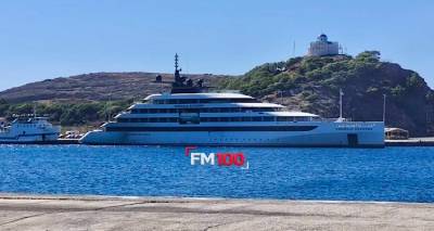 &Sigma;&tau;&omicron; &lambda;&iota;&mu;ά&nu;&iota; &tau;&eta;&sigmaf; &Mu;ύ&rho;&iota;&nu;&alpha;&sigmaf; &tau;&omicron; &pi;&omicron;&lambda;&upsilon;&tau;&epsilon;&lambda;έ&sigmaf; Emerald Azzurra