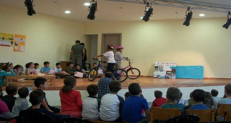 &Tau;&omicron; 2&omicron; &Delta;&eta;&mu;&omicron;&tau;&iota;&kappa;ό &Sigma;&chi;&omicron;&lambda;&epsilon;ί&omicron; &Mu;ύ&rho;&iota;&nu;&alpha;&sigmaf; &tau;ί&mu;&eta;&sigma;&epsilon; &tau;&eta; 2&eta; &Pi;&alpha;&nu;&epsilon;&lambda;&lambda;ή&nu;&iota;&alpha; &Eta;&mu;έ&rho;&alpha; &Sigma;&chi;&omicron;&lambda;&iota;&kappa;&omicron;ύ &Alpha;&theta;&lambda;&eta;&tau;&iota;&sigma;&mu;&omicron;ύ (photos)