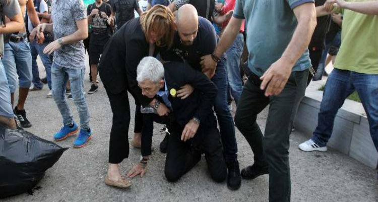 &Eta; ά&gamma;&rho;&iota;&alpha; &epsilon;&pi;ί&theta;&epsilon;&sigma;&eta; &sigma;&tau;&omicron;&nu; &Mu;&pi;&omicron;&upsilon;&tau;ά&rho;&eta; &sigma;ό&kappa;&alpha;&rho;&epsilon; &tau;&omicron;&nu; &pi;&omicron;&lambda;&iota;&tau;&iota;&kappa;ό &kappa;ό&sigma;&mu;&omicron; | &Sigma;&epsilon; &epsilon;&kappa;&delta;ή&lambda;&omega;&sigma;&eta; &Pi;&omicron;&nu;&tau;ί&omega;&nu;