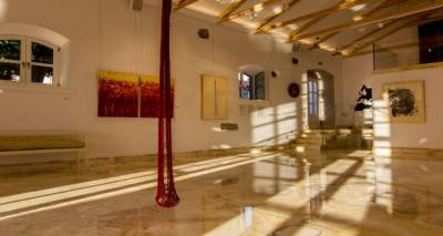 &Phi;&omega;&tau;&omicron;&gamma;&rho;&alpha;&phi;&iota;&kappa;ή &Omicron;&mu;ά&delta;&alpha; &Lambda;ή&mu;&nu;&omicron;&upsilon;: "&Delta;ύ&omicron;" &sigma;&tau;&eta;&nu; &alpha;ί&theta;&omicron;&upsilon;&sigma;&alpha; &tau;έ&chi;&nu;&eta;&sigmaf; &Alpha;&pi;&omicron;&theta;ή&kappa;&eta;