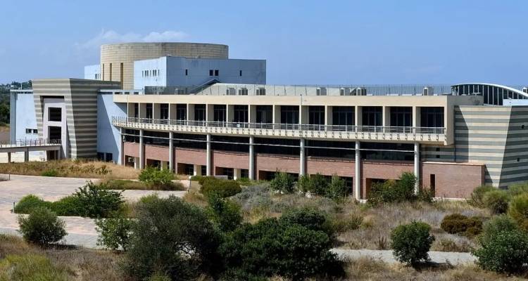 &Tau;&alpha; &Alpha;&Epsilon;&Iota; &tau;&omega;&nu; &nu;&eta;&sigma;&iota;ώ&nu; &kappa;&alpha;&tau;&alpha;&sigma;&kappa;&epsilon;&upsilon;ά&zeta;&omicron;&upsilon;&nu; &kappa;&alpha;&tau;&omicron;&iota;&kappa;ί&epsilon;&sigmaf; &gamma;&iota;&alpha; &phi;&omicron;&iota;&tau;&eta;&tau;έ&sigmaf;: &Tau;&alpha; &sigma;&chi;έ&delta;&iota;&alpha; &sigma;&epsilon; &pi;&omicron;&lambda;&upsilon;&tau;&epsilon;&chi;&nu;&epsilon;ί&omicron; &Kappa;&rho;ή&tau;&eta;&sigmaf;, &pi;&alpha;&nu;&epsilon;&pi;&iota;&sigma;&tau;ή&mu;&iota;&omicron; &Alpha;&iota;&gamma;&alpha;ί&omicron;&upsilon; &kappa;&alpha;&iota; &Iota;&omicron;&nu;ί&omicron;&upsilon;