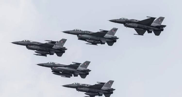 Απογειώθηκαν εσπευσμένα πολωνικά μαχητικά αεροσκάφη εν μέσω ρωσικών πληγμάτων στην Ουκρανία