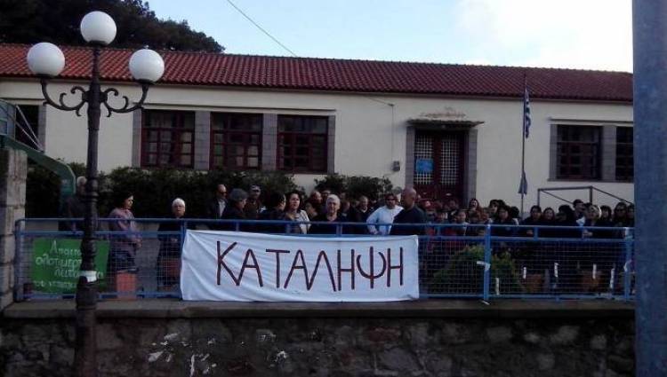 &Sigma;&tau;&omicron; &Lambda;&omicron;&beta;έ&rho;&delta;&omicron; &tau;&omicron; &psi;ή&phi;&iota;&sigma;&mu;&alpha; &tau;&omicron;&upsilon; &Delta;&eta;&mu;&omicron;&tau;&iota;&kappa;&omicron;ύ &Sigma;&upsilon;&mu;&beta;&omicron;&upsilon;&lambda;ί&omicron;&upsilon; &Lambda;ή&mu;&nu;&omicron;&upsilon; &gamma;&iota;&alpha; &sigma;&chi;&omicron;&lambda;&epsilon;ί&alpha; &tau;&omicron;&upsilon; &nu;&eta;&sigma;&iota;&omicron;ύ