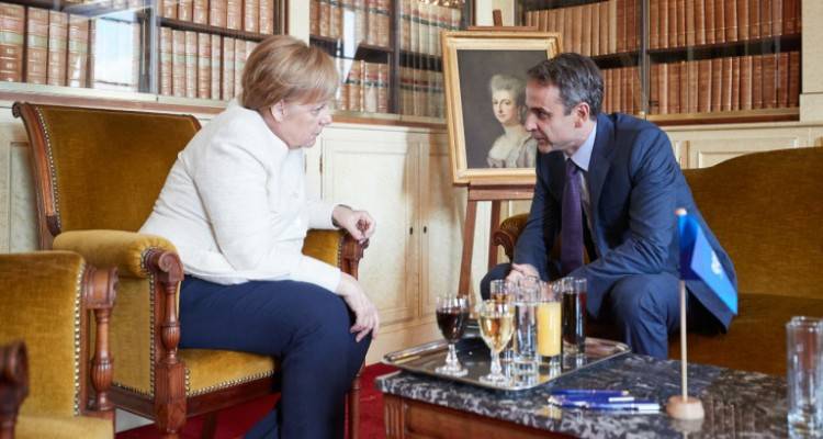 Στην καγκελαρία ο Μητσοτάκης για επενδύσεις, ανάπτυξη, μεταναστευτικό | Στις 13:00 η συνάντηση με Μέρκελ