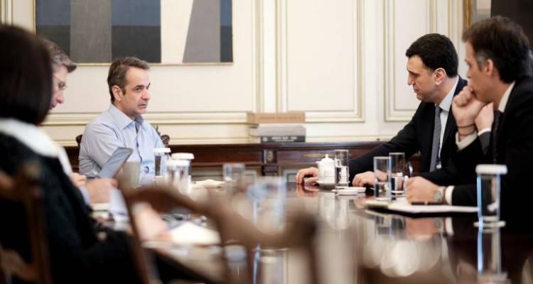 Κορωνοϊός: Ετοιμη και για νέα μέτρα η κυβέρνηση, αν χρειαστεί | Τι εξετάζουν