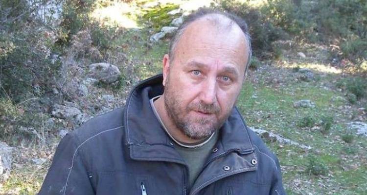 &Alpha;&lambda;&lambda;&alpha;&gamma;ή &sigma;&kappa;&upsilon;&tau;ά&lambda;&eta;&sigmaf; &sigma;&tau;&omicron; &Pi;&epsilon;&rho;&iota;&phi;&epsilon;&rho;&epsilon;&iota;&alpha;&kappa;ό &Sigma;&upsilon;&mu;&beta;&omicron;ύ&lambda;&iota;&omicron;: &Omicron; &Alpha;&rho;&iota;&sigma;&tau;&epsilon;ί&delta;&eta;&sigmaf; &Sigma;&gamma;&alpha;&tau;&zeta;ό&sigmaf; &nu;έ&omicron;&sigmaf; &epsilon;&kappa;&pi;&rho;ό&sigma;&omega;&pi;&omicron;&sigmaf; &tau;&eta;&sigmaf; &Alpha;&nu;&tau;&alpha;&rho;&sigma;ί&alpha;&sigmaf;