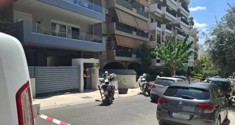 Νέα Σμύρνη: Σε κατ&#039; οίκον περιορισμό με βραχιολάκι ο 71χρονος που σκότωσε τον 45χρονο γιο του