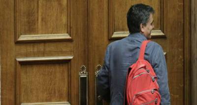 &Tau;&sigma;&alpha;&kappa;&alpha;&lambda;ώ&tau;&omicron;&sigmaf;: &Theta;&alpha; &alpha;&rho;&gamma;ή&sigma;&epsilon;&iota; &eta; ά&rho;&sigma;&eta; &tau;&omega;&nu; capital controls | &Omicron;&iota; &phi;ό&rho;&omicron;&iota; ή&rho;&theta;&alpha;&nu; &gamma;&iota;&alpha; &nu;&alpha; &mu;&epsilon;ί&nu;&omicron;&upsilon;&nu;