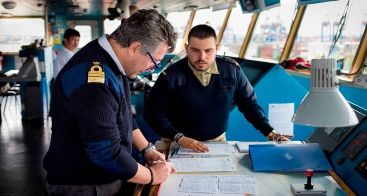 &Mu;ά&nu;&alpha; &delta;&epsilon;&nu; &pi;ά&omega; &sigma;&tau;&alpha; &kappa;&alpha;&rho;ά&beta;&iota;&alpha;: &Gamma;&iota;&alpha;&tau;ί &tau;&alpha; &epsilon;&lambda;&lambda;&eta;&nu;ό&pi;&omicron;&upsilon;&lambda;&alpha; &delta;&epsilon;&nu; &epsilon;&pi;&iota;&lambda;έ&gamma;&omicron;&upsilon;&nu; &pi;&lambda;έ&omicron;&nu; &tau;&omicron; &nu;&alpha;&upsilon;&tau;&iota;&kappa;ό &epsilon;&pi;ά&gamma;&gamma;&epsilon;&lambda;&mu;&alpha;