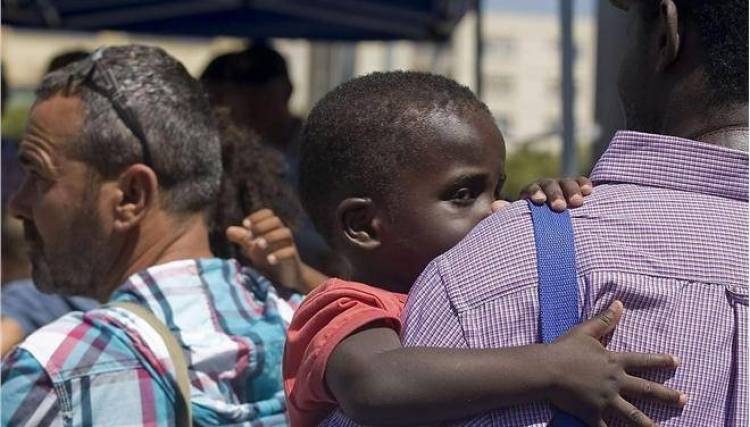 &Chi;&iota;&lambda;&iota;ά&delta;&epsilon;&sigmaf; ά&nu;&epsilon;&rho;&gamma;&omicron;&iota; &Iota;&sigma;&pi;&alpha;&nu;&omicron;ί, &upsilon;&pi;&omicron;&psi;ή&phi;&iota;&omicron;&iota; &gamma;&iota;&alpha; &kappa;&omicron;&mu;&pi;ά&rho;&sigma;&omicron;&iota; &sigma;&epsilon; &tau;&alpha;&iota;&nu;ί&alpha; &tau;&omicron;&upsilon; &Rho;ί&nu;&tau;&lambda;&epsilon;ϊ &Sigma;&kappa;&omicron;&tau;