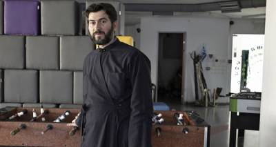 &Kappa;&iota;&beta;&omega;&tau;ό&sigmaf; &tau;&omicron;&upsilon; &Kappa;ό&sigma;&mu;&omicron;&upsilon;: Έ&nu;&omicron;&chi;&omicron;&sigmaf; &omicron; &pi;&alpha;&tau;έ&rho;&alpha;&sigmaf; &Alpha;&nu;&tau;ώ&nu;&iota;&omicron;&sigmaf; &gamma;&iota;&alpha; &sigma;&omega;&mu;&alpha;&tau;&iota;&kappa;έ&sigmaf; &kappa;&alpha;&kappa;&omicron;&pi;&omicron;&iota;ή&sigma;&epsilon;&iota;&sigmaf; &alpha;&nu;&eta;&lambda;ί&kappa;&omega;&nu;