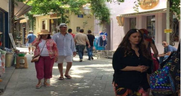 &Omicron;... &Alpha;ύ&gamma;&omicron;&upsilon;&sigma;&tau;&omicron;&sigmaf; ή&rho;&theta;&epsilon; &nu;&omega;&rho;ί&tau;&epsilon;&rho;&alpha; &sigma;&tau;&eta;&nu; &alpha;&gamma;&omicron;&rho;ά &tau;&eta;&sigmaf; &Mu;ύ&rho;&iota;&nu;&alpha;&sigmaf; (photos)