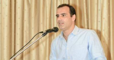 &laquo;&Pi;&rho;ώ&tau;&epsilon;&sigmaf; &Beta;&omicron;ή&theta;&epsilon;&iota;&epsilon;&sigmaf;&raquo;: &Omicron;&mu;&iota;&lambda;ί&alpha; &tau;&omicron;&upsilon; &iota;&alpha;&tau;&rho;&omicron;ύ &Theta;&omega;&mu;ά &Lambda;&omicron;ύ&kappa;&alpha; &sigma;&tau;&alpha; &Lambda;ύ&chi;&nu;&alpha;