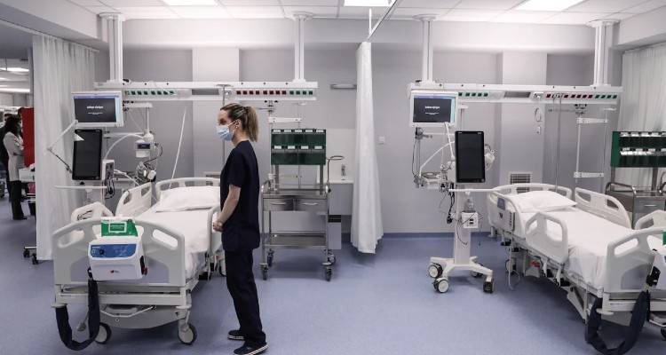 Η πανδημία στην κορύφωσή της, το ΕΣΥ στην κρισιμότερη στιγμή: Το έκτακτο σχέδιο, οι ιδιωτικές κλινικές και η έκκληση στους ιδιώτες γιατρούς
