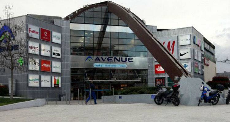 &Lambda;&eta;&sigma;&tau;&epsilon;ί&alpha; &sigma;&epsilon; &chi;&rho;&eta;&mu;&alpha;&tau;&alpha;&pi;&omicron;&sigma;&tau;&omicron;&lambda;ή &sigma;&tau;&omicron; &epsilon;&mu;&pi;&omicron;&rho;&iota;&kappa;ό &kappa;έ&nu;&tau;&rho;&omicron; Avenue