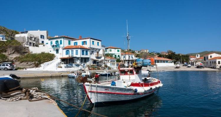 Άγιος Ευστράτιος: Αποκλεισμένοι και χωρίς σταθερό και ίντερνετ ο μισός οικισμός