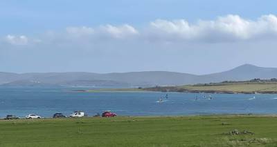 limnos-serfistes-katefthasan-sto-nisi-gia-ta-ekmetalleftoyn-tous-isxyroys-notiades-pou-provlepei-i-emy