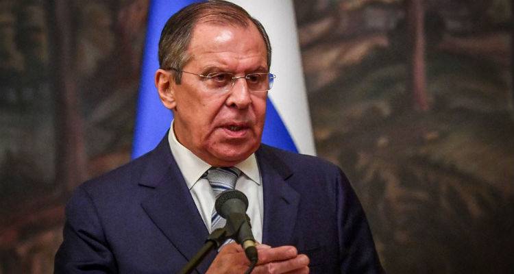 &Lambda;&alpha;&beta;&rho;ό&phi; &gamma;&iota;&alpha; &tau;&iota;&sigmaf; &alpha;&pi;&epsilon;&lambda;ά&sigma;&epsilon;&iota;&sigmaf;: &Eta; &Epsilon;&lambda;&lambda;ά&delta;&alpha; &alpha;&kappa;&omicron;&lambda;&omicron;&upsilon;&theta;&epsilon;ί &tau;&eta;&nu; &pi;&omicron;&lambda;&iota;&tau;&iota;&kappa;ή &tau;&eta;&sigmaf; &Delta;ύ&sigma;&eta;&sigmaf; &alpha;&pi;έ&nu;&alpha;&nu;&tau;&iota; &sigma;&tau;&eta; &Rho;&omega;&sigma;ί&alpha;, &chi;&omega;&rho;ί&sigmaf; &nu;&alpha; έ&chi;&epsilon;&iota; &sigma;&tau;&omicron;&iota;&chi;&epsilon;ί&alpha;