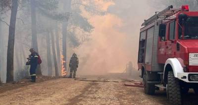 &Phi;&omega;&tau;&iota;ά &sigma;&tau;&omicron; &Sigma;&chi;ί&nu;&omicron; &Kappa;&omicron;&rho;&iota;&nu;&theta;ί&alpha;&sigmaf;: &Delta;&rho;&alpha;&mu;&alpha;&tau;&iota;&kappa;έ&sigmaf; &epsilon;&iota;&kappa;ό&nu;&epsilon;&sigmaf; - &Epsilon;&kappa;&kappa;&epsilon;&nu;ώ&nu;&omicron;&nu;&tau;&alpha;&iota; &alpha;&kappa;ό&mu;&eta; &tau;&rho;&epsilon;&iota;&sigmaf; &omicron;&iota;&kappa;&iota;&sigma;&mu;&omicron;ί