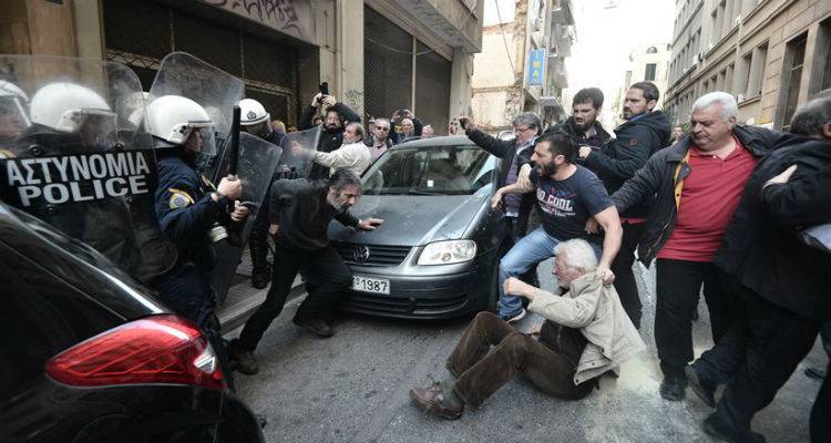 &Kappa;&alpha;&tau;&alpha;&kappa;&rho;&alpha;&upsilon;&gamma;ή &epsilon;&nu;&alpha;&nu;&tau;ί&omicron;&nu; &Sigma;&Upsilon;&Rho;&Iota;&Zeta;&Alpha; &gamma;&iota;&alpha; &Mu;&Alpha;&Tau; &kappa;&alpha;&iota; &pi;&lambda;&epsilon;&iota;&sigma;&tau;&eta;&rho;&iota;&alpha;&sigma;&mu;&omicron;ύ&sigmaf;: &laquo;&Sigma;&upsilon;&nu;&tau;&rho;ό&phi;&iota;&alpha; &delta;έ&rho;&nu;&omicron;&upsilon;&nu; &pi;&rho;ώ&eta;&nu; &sigma;&upsilon;&nu;&tau;&rho;ό&phi;&iota;&alpha;!&raquo;