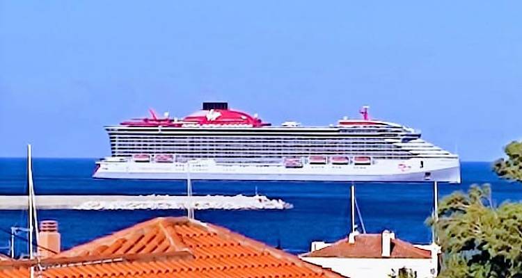 &Tau;&omicron; &epsilon;&nu;&tau;&upsilon;&pi;&omega;&sigma;&iota;&alpha;&kappa;ό &laquo;Resilient Lady&raquo; &alpha;&rho;ό&delta;&omicron; &sigma;&tau;&eta; &Mu;ύ&rho;&iota;&nu;&alpha;, &laquo;&kappa;&alpha;&theta;&rsquo; &omicron;&delta;ό&nu;&raquo; &gamma;&iota;&alpha; &tau;&eta;&nu; &Kappa;&omega;&nu;&sigma;&tau;&alpha;&nu;&tau;&iota;&nu;&omicron;ύ&pi;&omicron;&lambda;&eta;