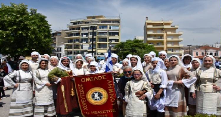 &Kappa;έ&rho;&delta;&iota;&sigma;&alpha;&nu; &tau;&omicron; &chi;&epsilon;&iota;&rho;&omicron;&kappa;&rho;ό&tau;&eta;&mu;&alpha; &tau;&alpha; &mu;έ&lambda;&eta; &tau;&omicron;&upsilon; &Chi;&omicron;&rho;&epsilon;&upsilon;&tau;&iota;&kappa;&omicron;ύ &Omicron;&mu;ί&lambda;&omicron;&upsilon; &Lambda;ή&mu;&nu;&omicron;&upsilon; &laquo;&Omicron; Ή&phi;&alpha;&iota;&sigma;&tau;&omicron;&sigmaf;&raquo; (video)