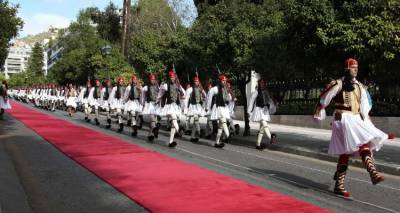 Έ&rho;&chi;&epsilon;&tau;&alpha;&iota; έ&nu;&alpha; &xi;&epsilon;&chi;&omega;&rho;&iota;&sigma;&tau;ό &delta;&iota;ή&mu;&epsilon;&rho;&omicron; | &Tau;&iota; &pi;&epsilon;&rho;&iota;&mu;έ&nu;&epsilon;&iota; &eta; &Epsilon;&lambda;&lambda;ά&delta;&alpha; &alpha;&pi;ό &tau;&omicron;&upsilon;&sigmaf; &epsilon;&omicron;&rho;&tau;&alpha;&sigma;&mu;&omicron;ύ&sigmaf; &gamma;&iota;&alpha; &tau;&alpha; 200 &chi;&rho;ό&nu;&iota;&alpha;