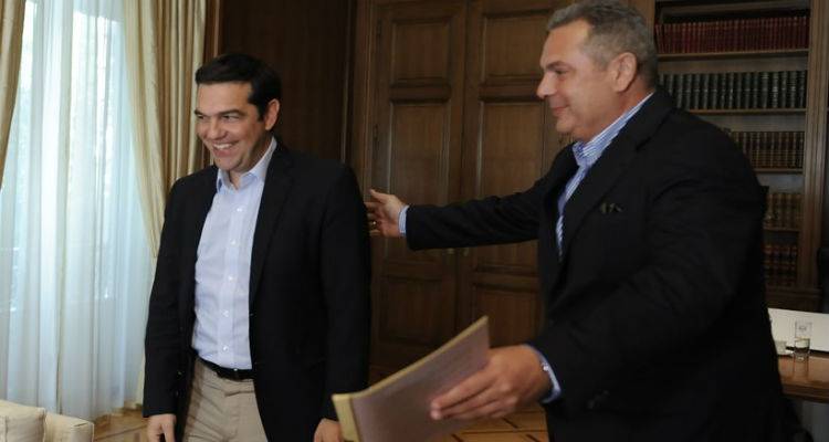 &Tau;&sigma;ί&pi;&rho;&alpha;&sigmaf; &kappa;&alpha;&iota; &Kappa;&alpha;&mu;&mu;έ&nu;&omicron;&sigmaf; &sigma;&upsilon;&nu;&epsilon;&chi;ί&zeta;&omicron;&upsilon;&nu; &mu;&alpha;&zeta;ί