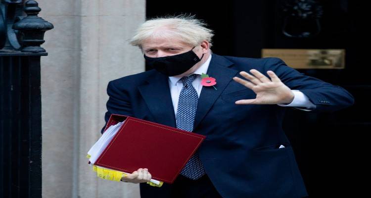 &Beta;&rho;&epsilon;&tau;&alpha;&nu;ί&alpha; : &Sigma;&epsilon; &kappa;&alpha;&rho;&alpha;&nu;&tau;ί&nu;&alpha; &omicron; &Mu;&pi;ό&rho;&iota;&sigmaf; &Tau;&zeta;ό&nu;&sigma;&omicron;&nu; &mu;&epsilon;&tau;ά &alpha;&pi;ό &epsilon;&pi;&alpha;&phi;ή &mu;&epsilon; &kappa;&rho;&omicron;ύ&sigma;&mu;&alpha; &kappa;&omicron;&rho;&omicron;&nu;&omicron;ϊ&omicron;ύ